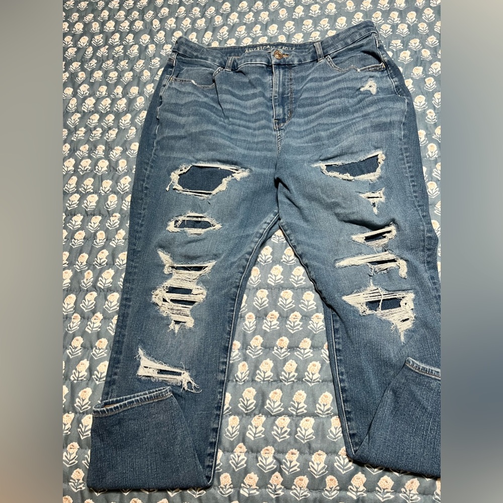 American eagle distressed jeans